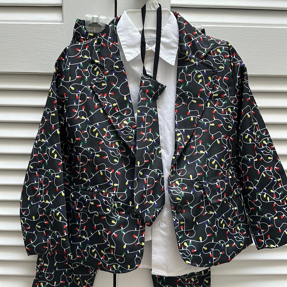 New with tags Holiday lights boys 4 piece suit